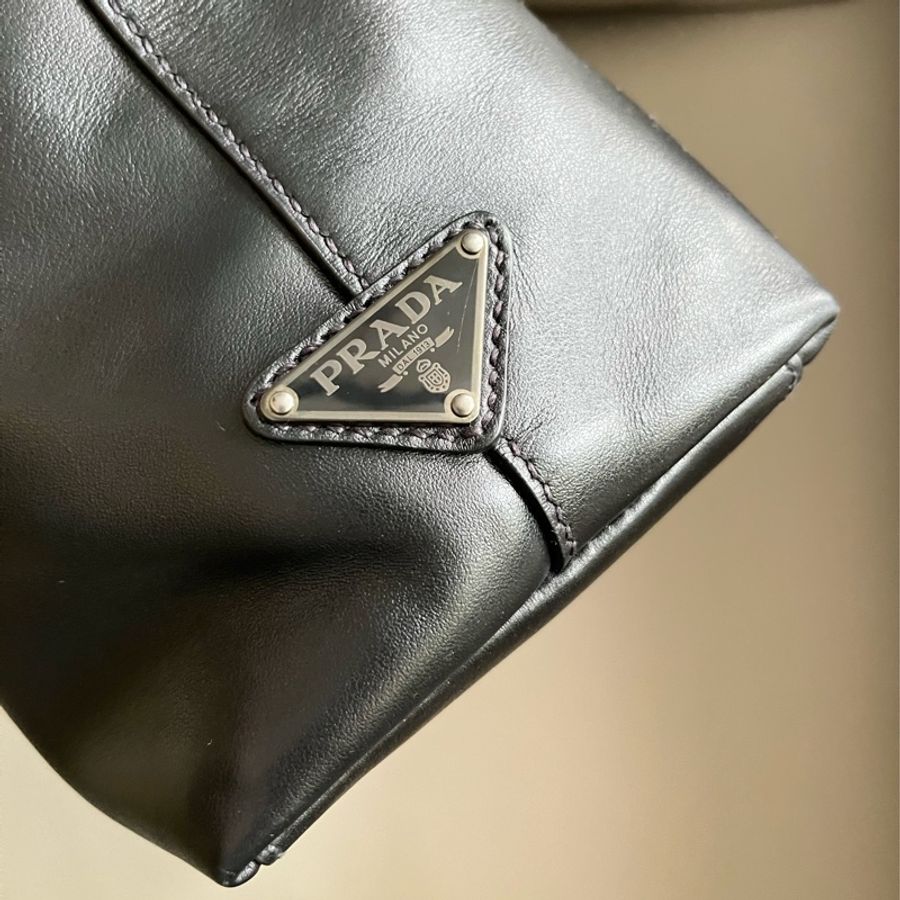 Prada 黑色全皮手提包-7