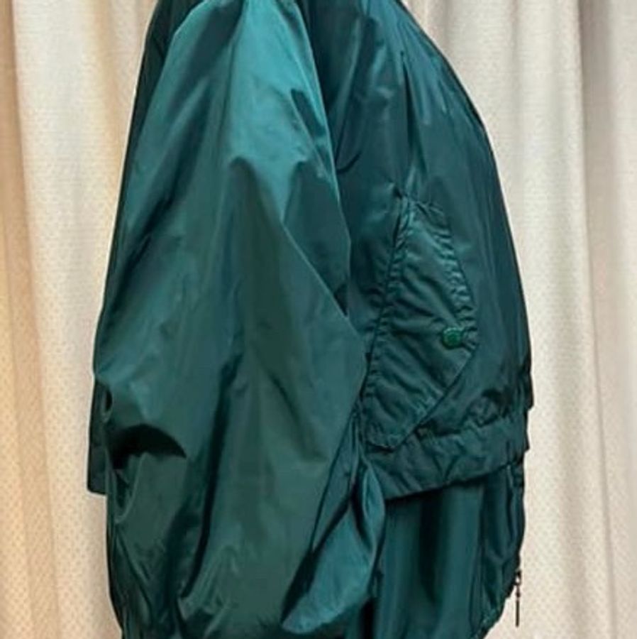 Moncler超級美的綠色短版繭型防風外套-3