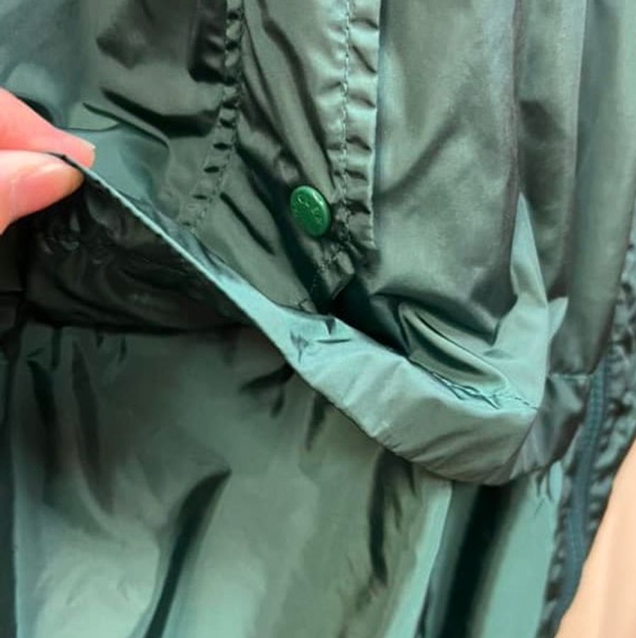 Moncler超級美的綠色短版繭型防風外套-5