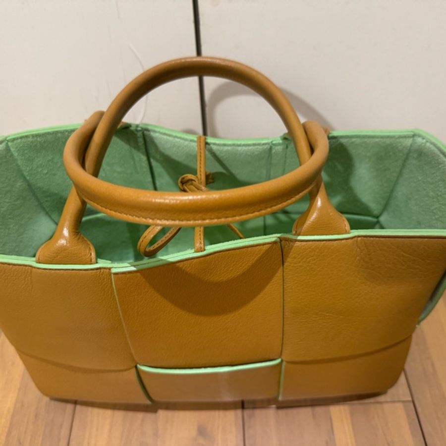 BOTTEGA VENETA BV 652867 ARCO S 雙色全皮大格編織手提包-12
