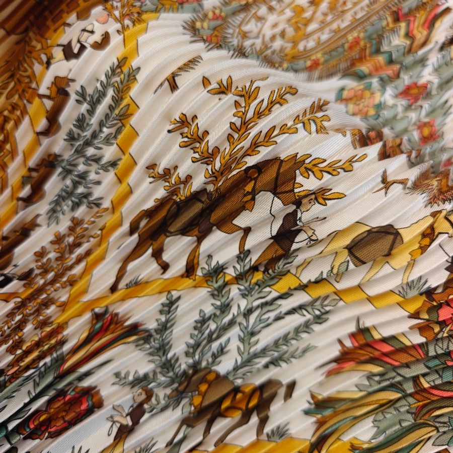 ✨全新🌟絕版❤️Hermès 絲巾 方巾 90公分 scarf 披肩 愛馬仕 Hermes 風琴 皺摺 圍巾-6