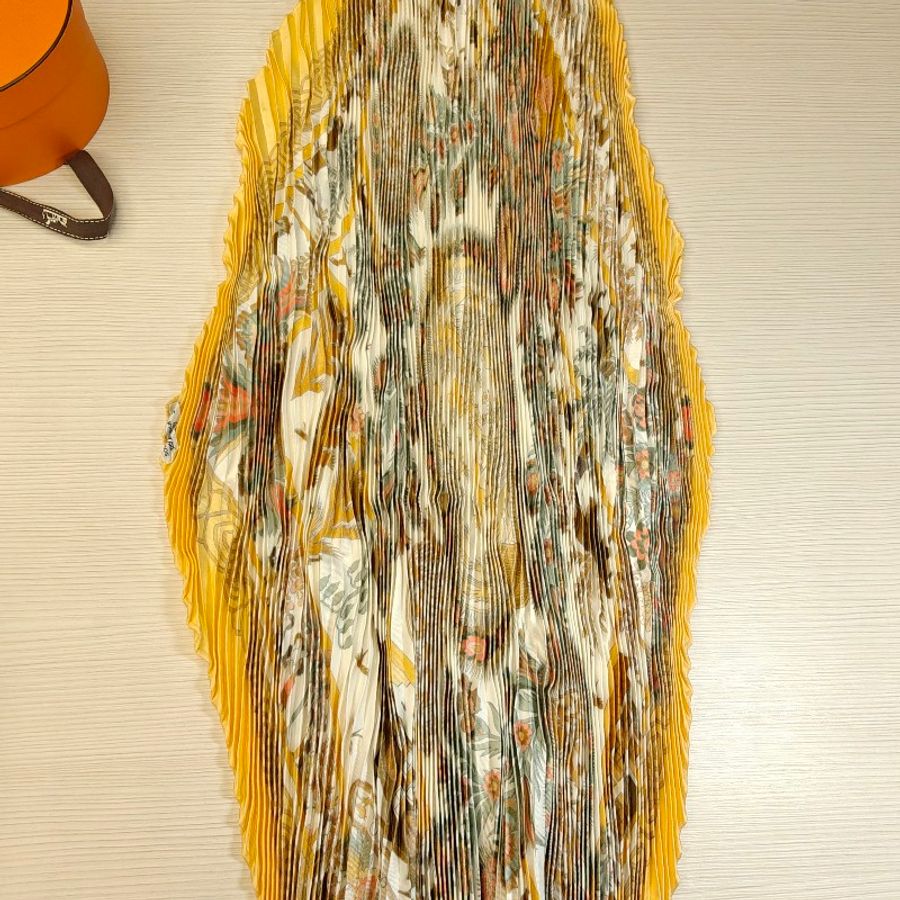 ✨全新🌟絕版❤️Hermès 絲巾 方巾 90公分 scarf 披肩 愛馬仕 Hermes 風琴 皺摺 圍巾-13