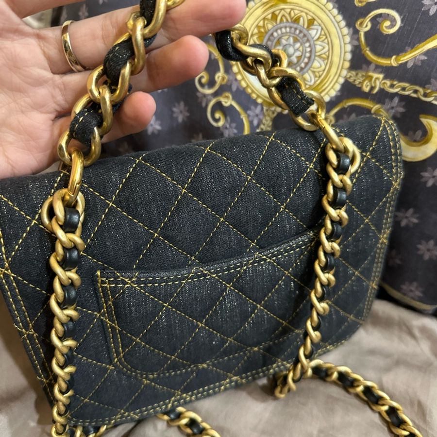 香奈兒 23s 黑單寧牛仔郵差包（中號）-4