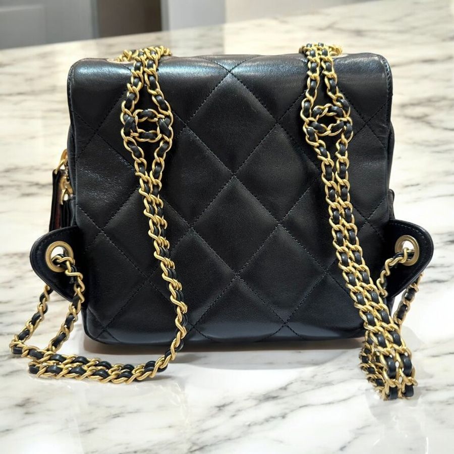 CHANEL 黑金羊毛ADO後背包/晶片*展示商品-3