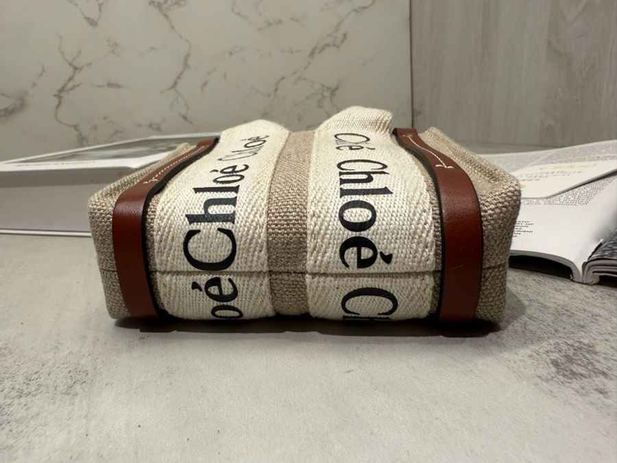 ✨CHLOE|Woody Nano 字母織帶亞麻帆布超迷你手提/斜背錢包 (咖啡色)✨-1
