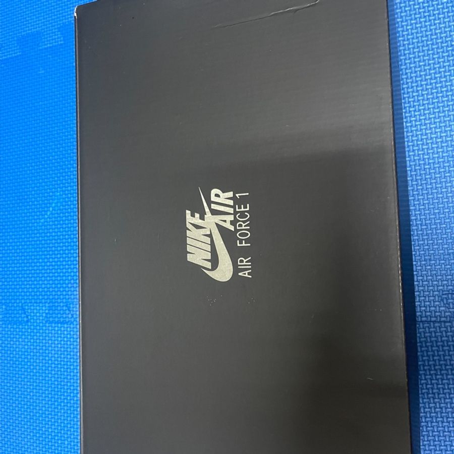 全新Nike 變色鞋照太陽光會變紅藍勾勾-4