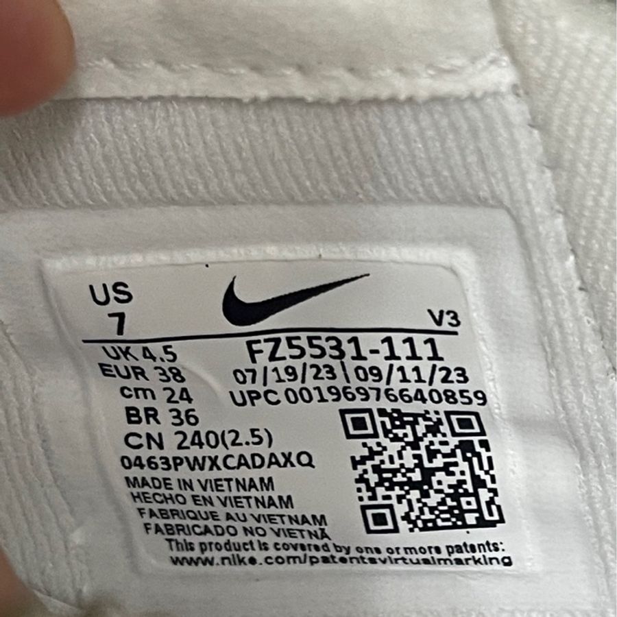 全新Nike 變色鞋照太陽光會變紅藍勾勾-11