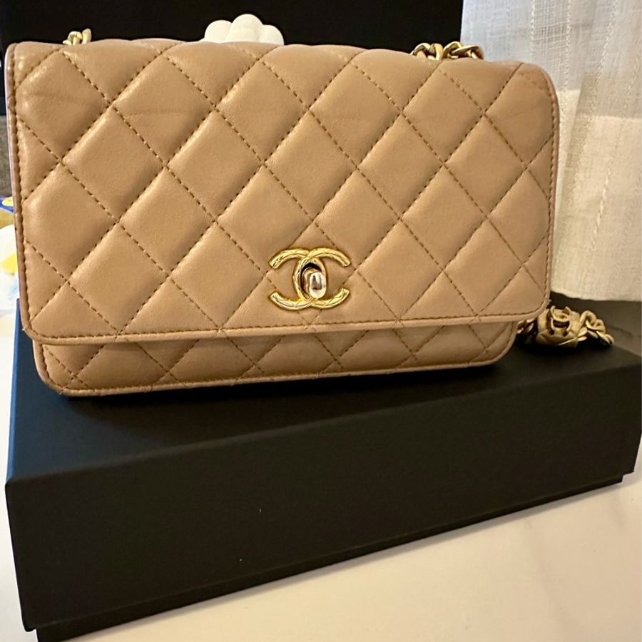 Chanel 奶茶色調節扣WOC-5