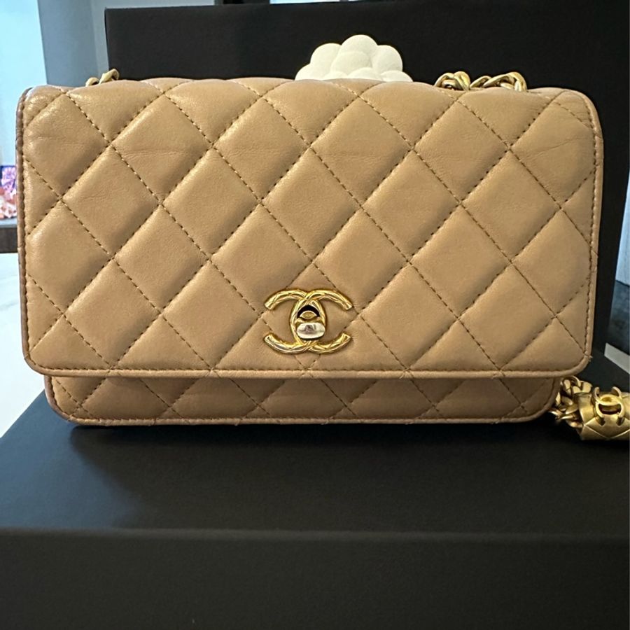 Chanel 奶茶色調節扣WOC-7