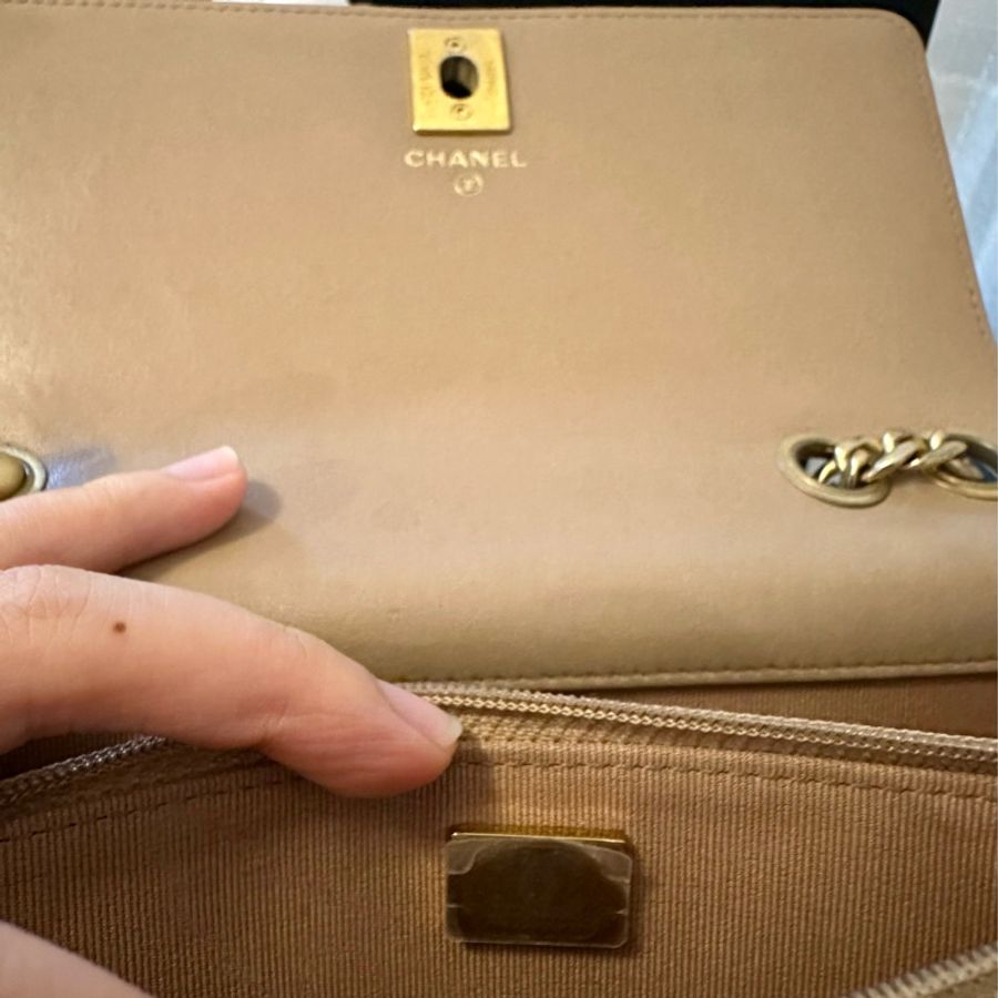 Chanel 奶茶色調節扣WOC-19