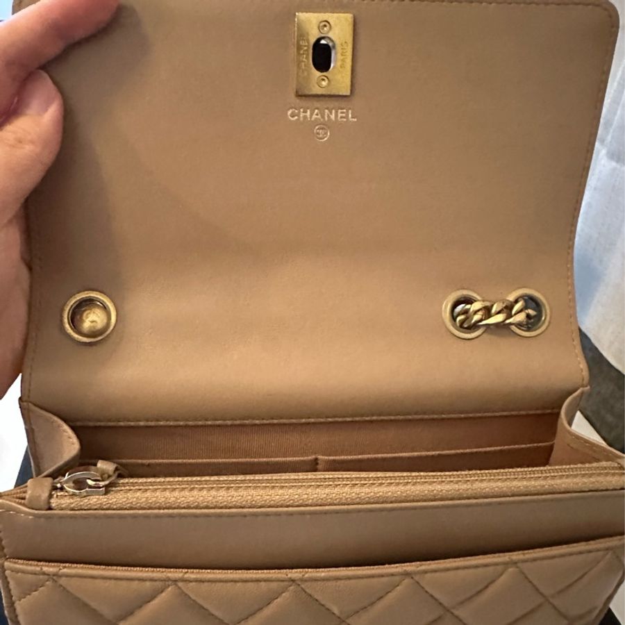 Chanel 奶茶色調節扣WOC-23