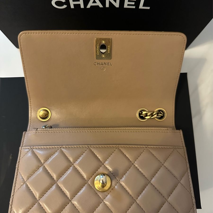 Chanel 奶茶色調節扣WOC-24