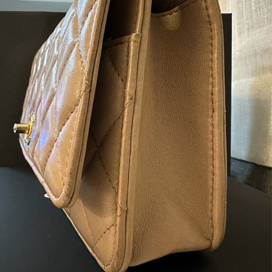 Chanel 奶茶色調節扣WOC-35