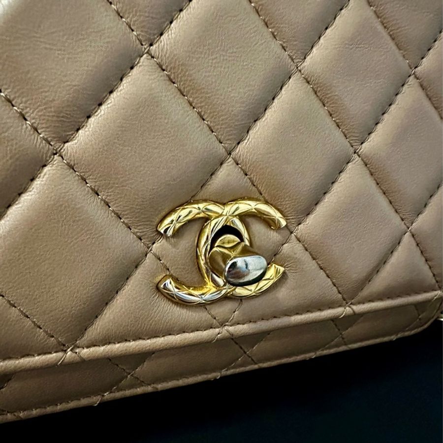 Chanel 奶茶色調節扣WOC-40