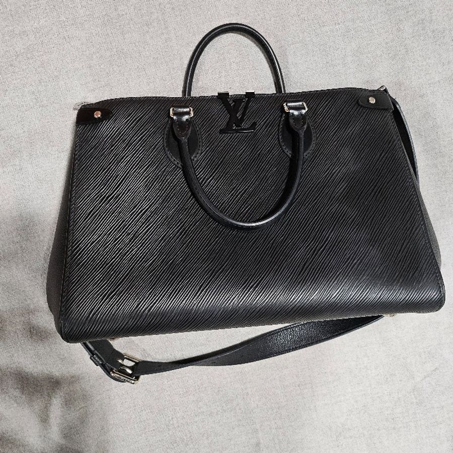 Louis Vuitton Grenelle MM 
M57685-6