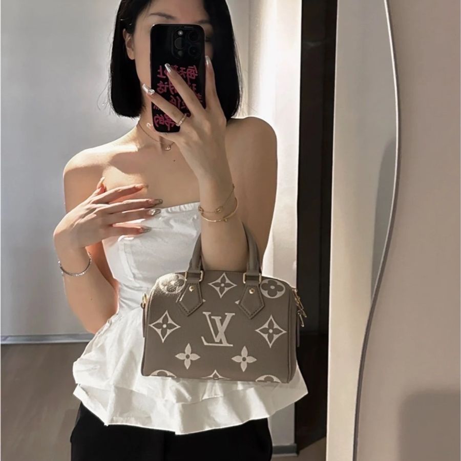 LV M46575經典Speedy Bandoulière 20 Empreinte皮革手提/斜背包(斑鳩灰色/ 奶油色)-1
