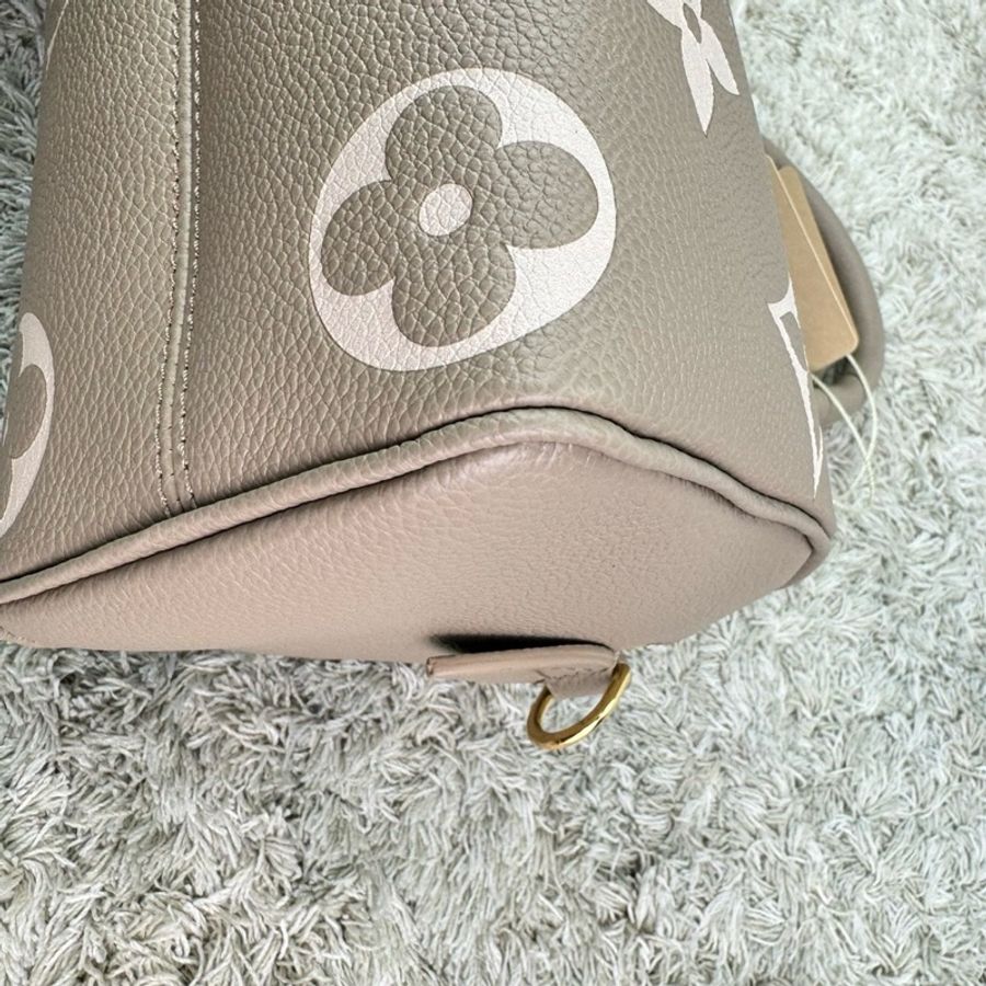 LV M46575經典Speedy Bandoulière 20 Empreinte皮革手提/斜背包(斑鳩灰色/ 奶油色)-11