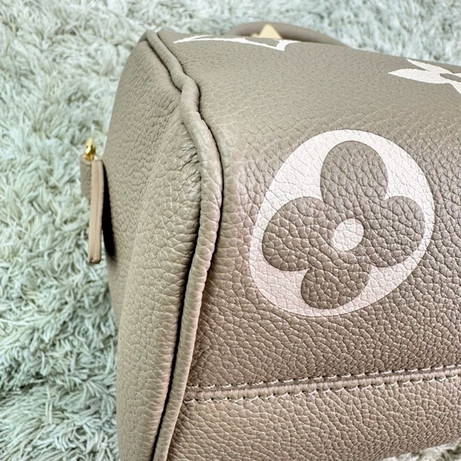 LV M46575經典Speedy Bandoulière 20 Empreinte皮革手提/斜背包(斑鳩灰色/ 奶油色)-12