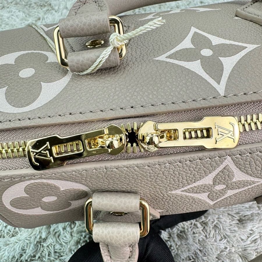 LV M46575經典Speedy Bandoulière 20 Empreinte皮革手提/斜背包(斑鳩灰色/ 奶油色)-17