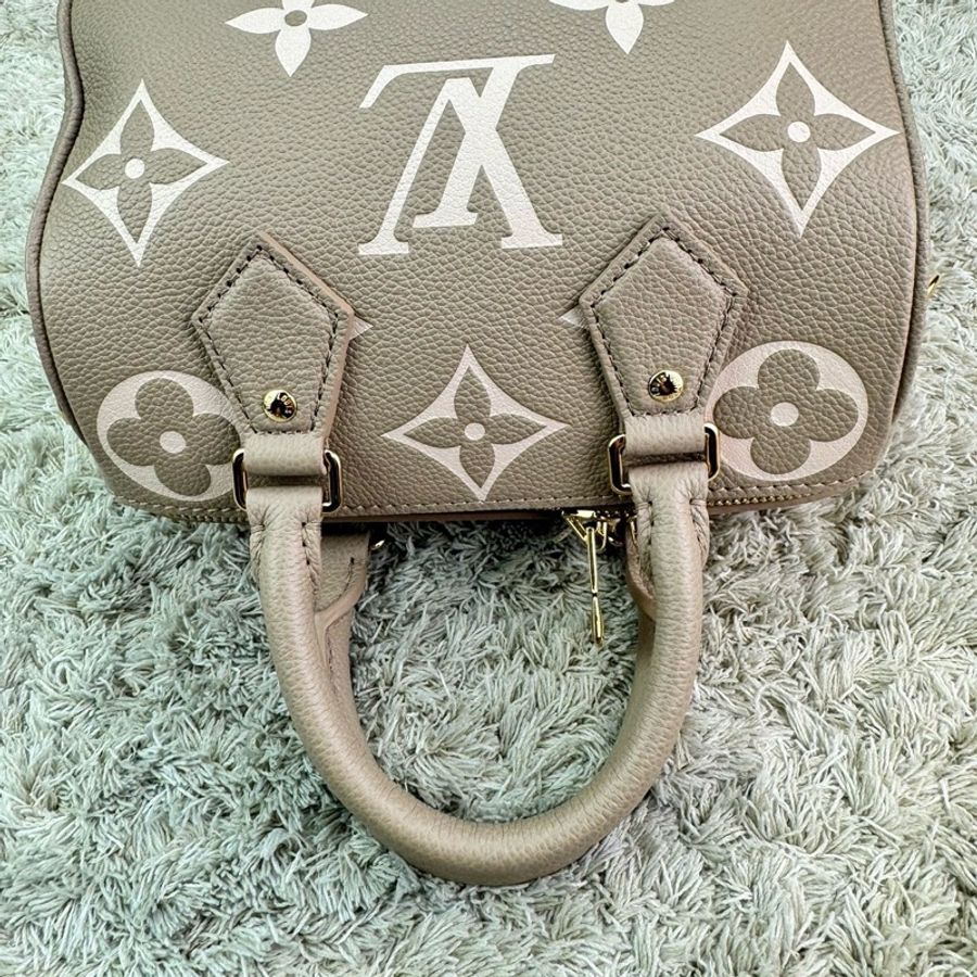 LV M46575經典Speedy Bandoulière 20 Empreinte皮革手提/斜背包(斑鳩灰色/ 奶油色)-20