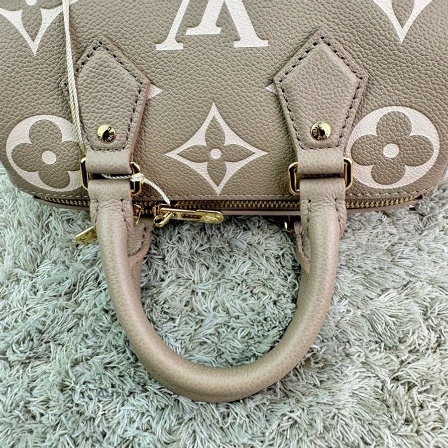 LV M46575經典Speedy Bandoulière 20 Empreinte皮革手提/斜背包(斑鳩灰色/ 奶油色)-21