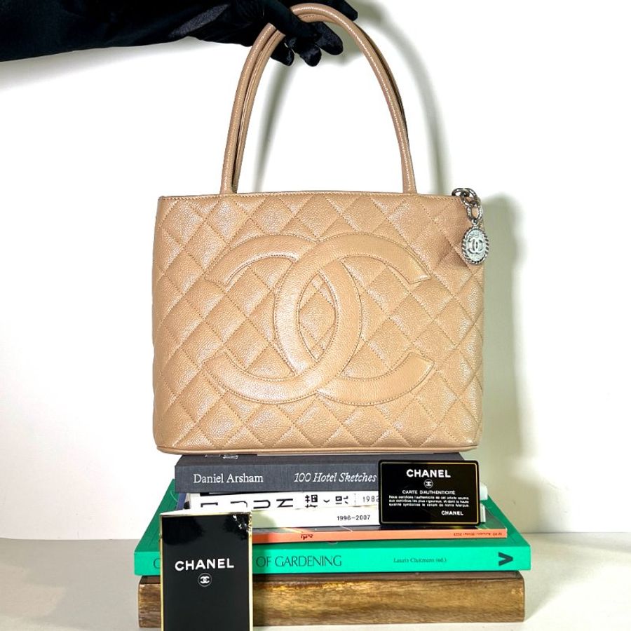 CHANEL Medallion tote bag 米色金幣托特包肩背包手提袋 有卡貼書仔 中古美品vintage-0