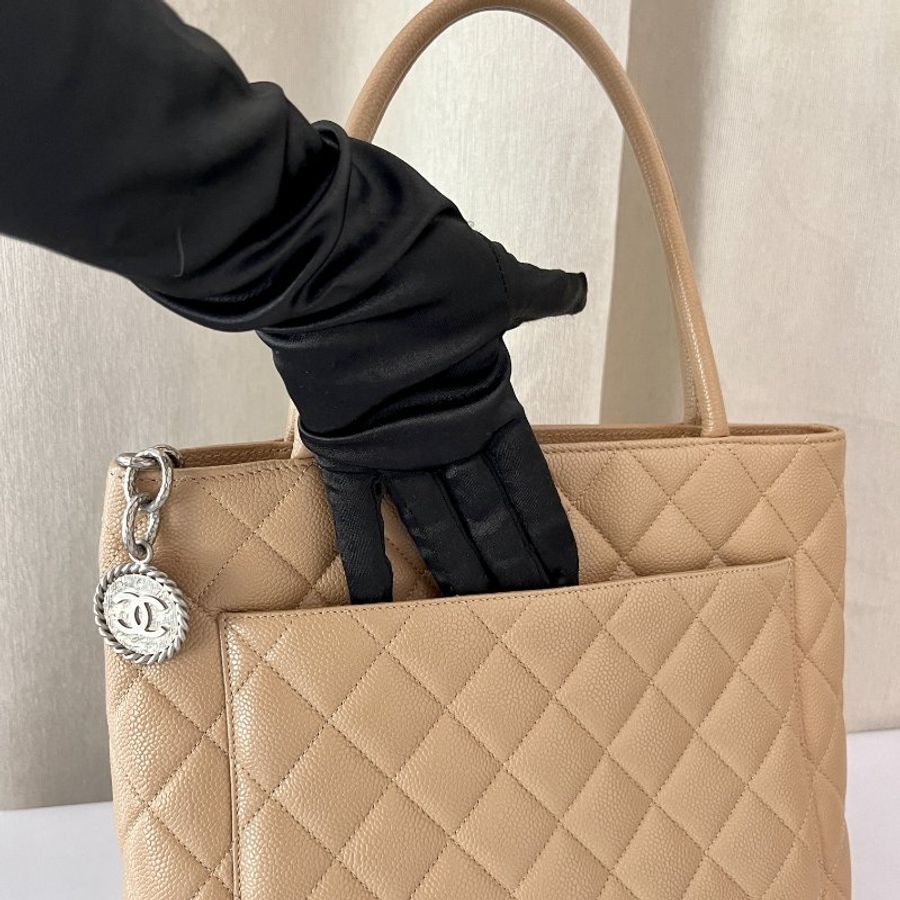 CHANEL Medallion tote bag 米色金幣托特包肩背包手提袋 有卡貼書仔 中古美品vintage-4
