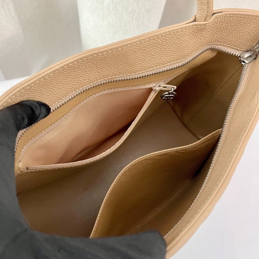 CHANEL Medallion tote bag 米色金幣托特包肩背包手提袋 有卡貼書仔 中古美品vintage-7