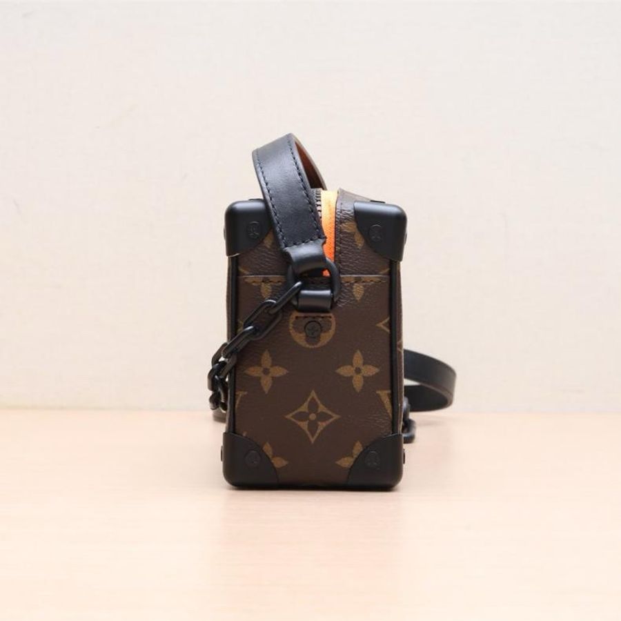 LOUIS VUITTON(路易威登) Soft Trunk 軟盒子包 迷你 18.5 老花 PVC 稻草人-1