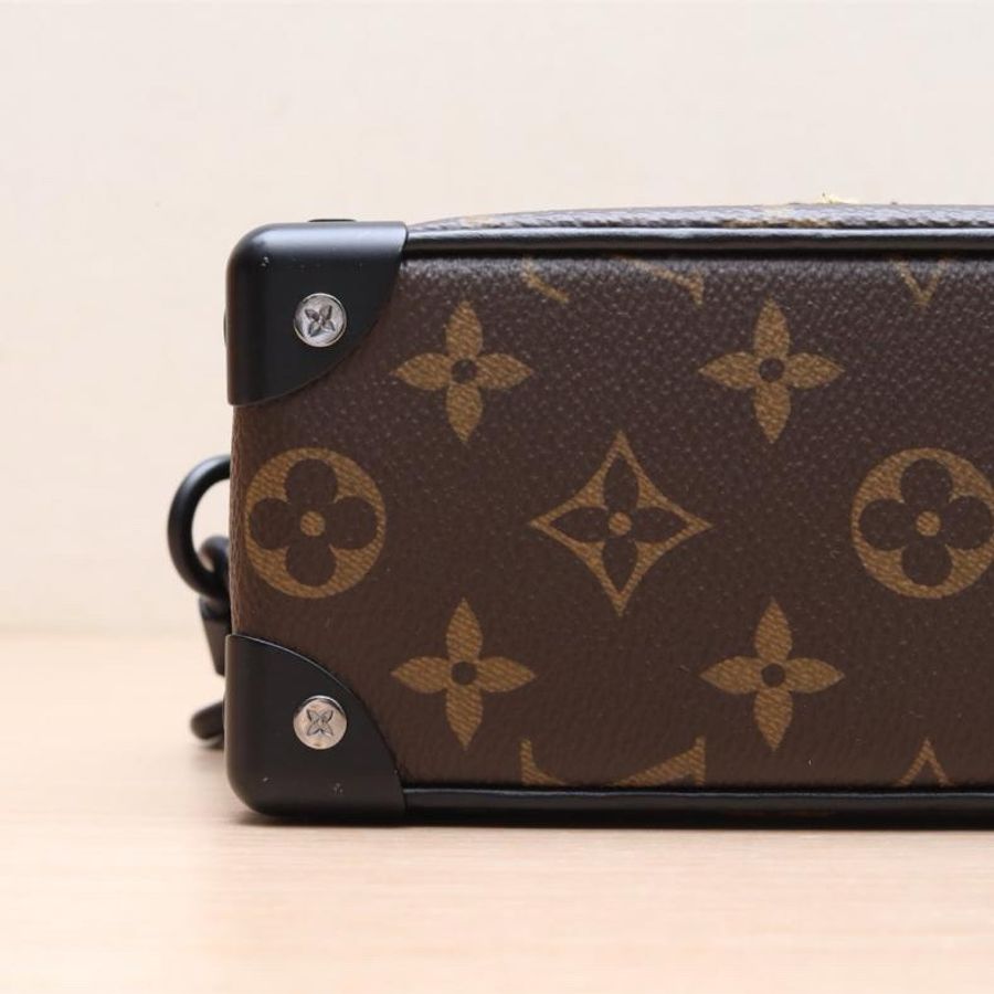 LOUIS VUITTON(路易威登) Soft Trunk 軟盒子包 迷你 18.5 老花 PVC 稻草人-3