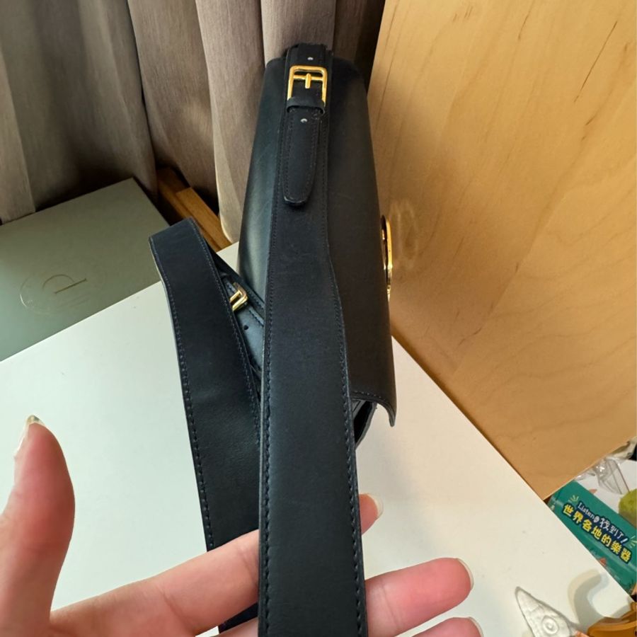 Celine vintage 深藍金環水桶肩背-19