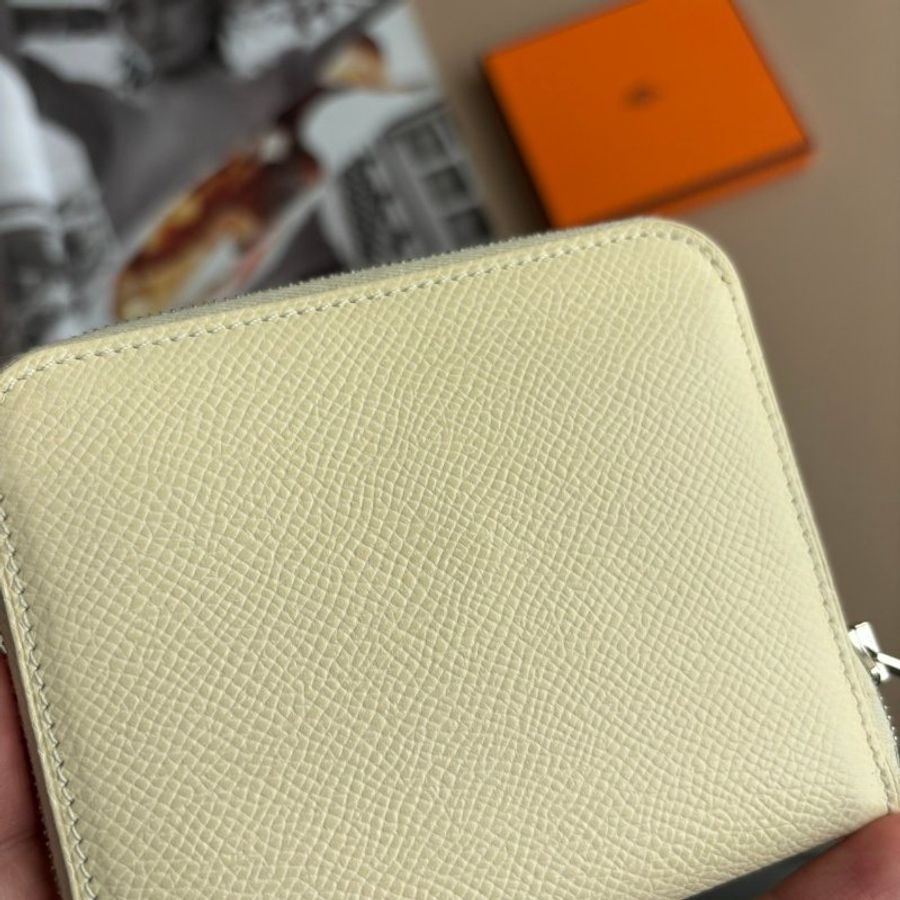 ::HERMES:: Z刻 絲巾短夾 奶昔白色內裡咖圖騰-2
