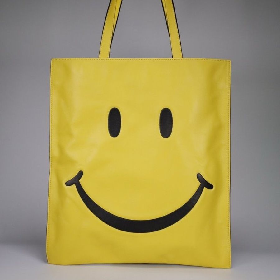 "限時降價"-Moschino Smiley® 納帕皮購物袋 - 可愛Smiley®與柔軟羊皮的完美結合《當季專櫃正售★全新商品 》-8