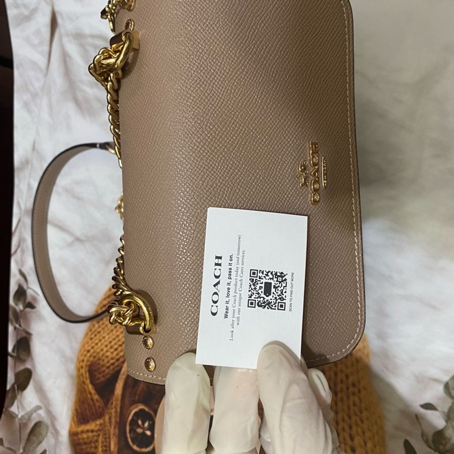 【COACH】奶茶色防刮全皮內雙層鍊帶方型斜背包/風琴包/翻蓋包 (迷你小款)-3
