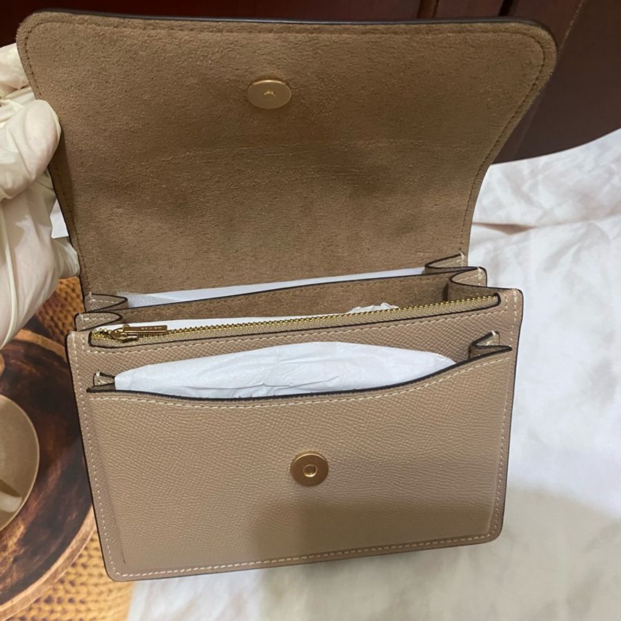【COACH】奶茶色防刮全皮內雙層鍊帶方型斜背包/風琴包/翻蓋包 (迷你小款)-16