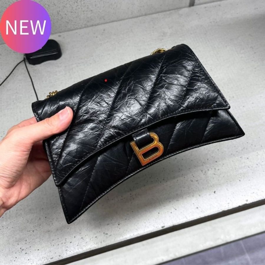 Balenciaga 736016 Crush XS 黑色絎縫鏈條包 - 現代設計與奢華材質的完美融合《當季專櫃正售★全新商品 》-1