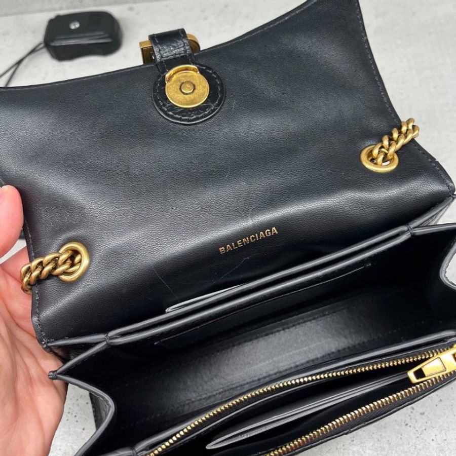 Balenciaga 736016 Crush XS 黑色絎縫鏈條包 - 現代設計與奢華材質的完美融合《當季專櫃正售★全新商品 》-11