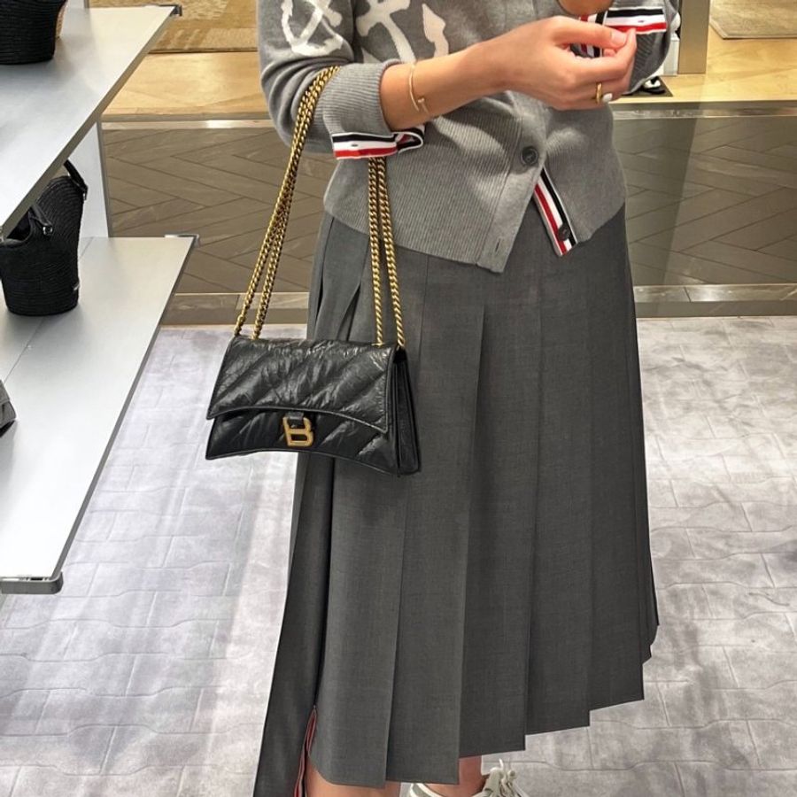 Balenciaga 736016 Crush XS 黑色絎縫鏈條包 - 現代設計與奢華材質的完美融合《當季專櫃正售★全新商品 》-13