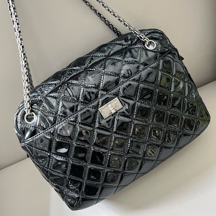 Chanel 2.55黑色漆皮銀鏈肩背包-29
