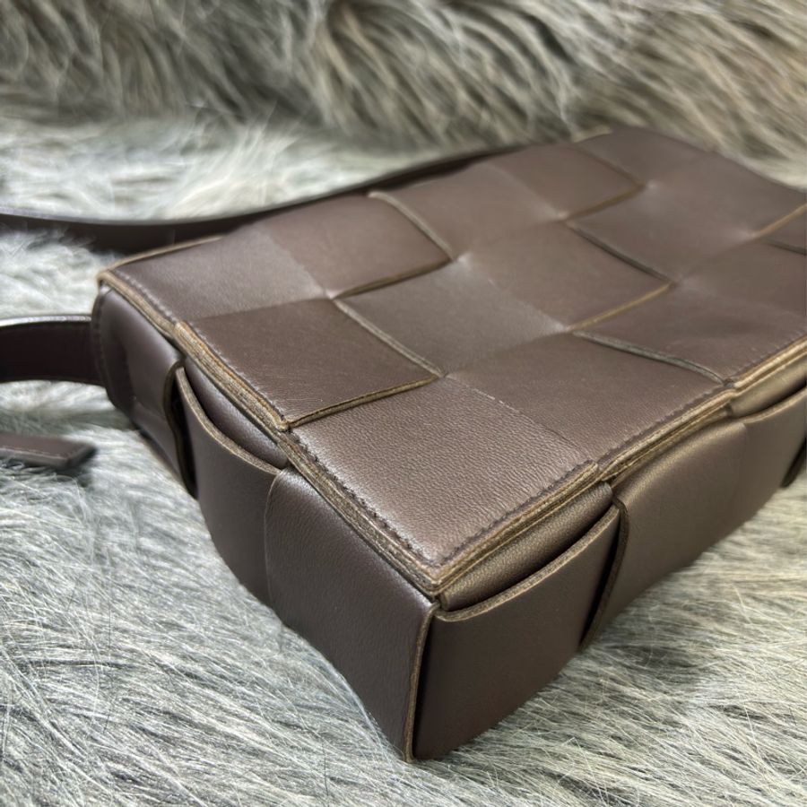 BOTTEGA VENETA BV 578004 3X5 CASSETTE 深棕色羊皮大編織 相機包-6