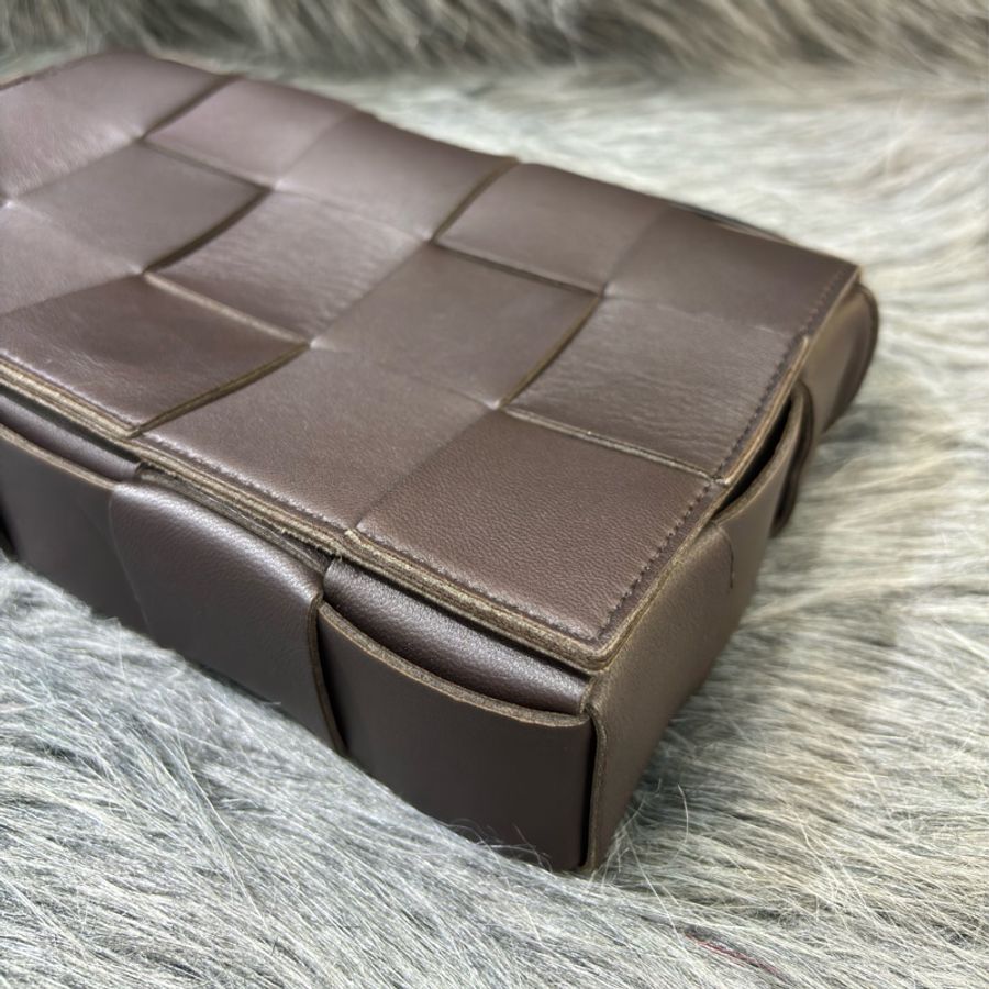 BOTTEGA VENETA BV 578004 3X5 CASSETTE 深棕色羊皮大編織 相機包-7