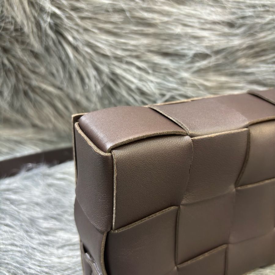 BOTTEGA VENETA BV 578004 3X5 CASSETTE 深棕色羊皮大編織 相機包-8