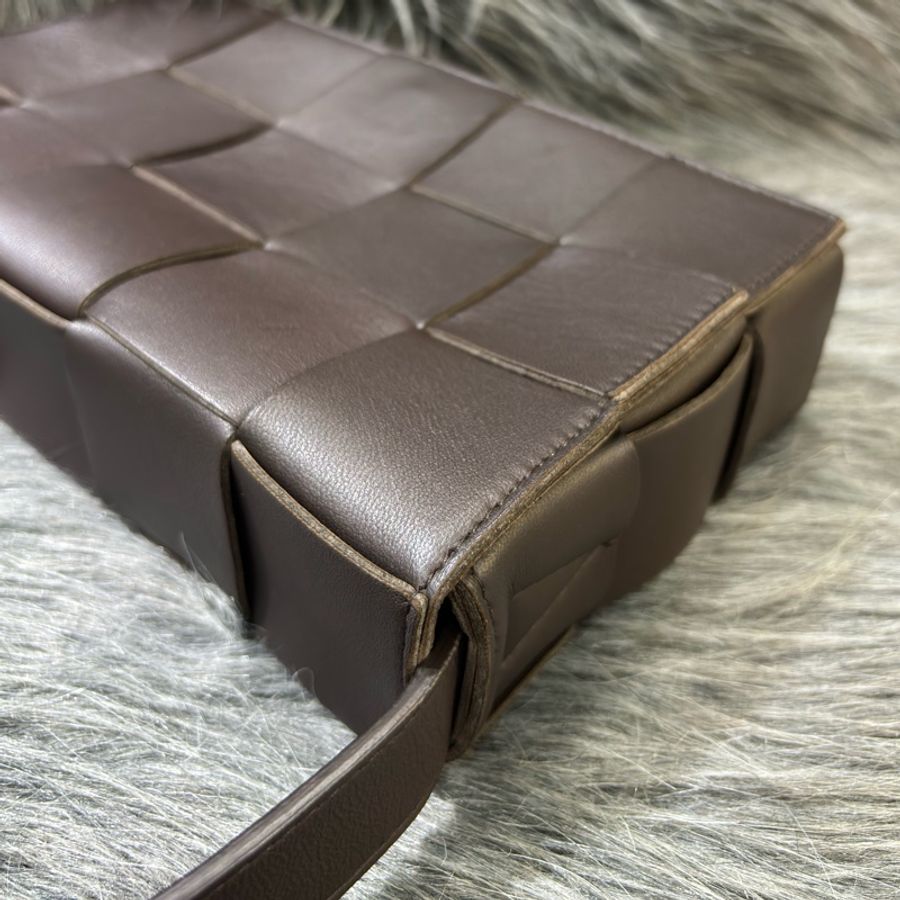 BOTTEGA VENETA BV 578004 3X5 CASSETTE 深棕色羊皮大編織 相機包-14