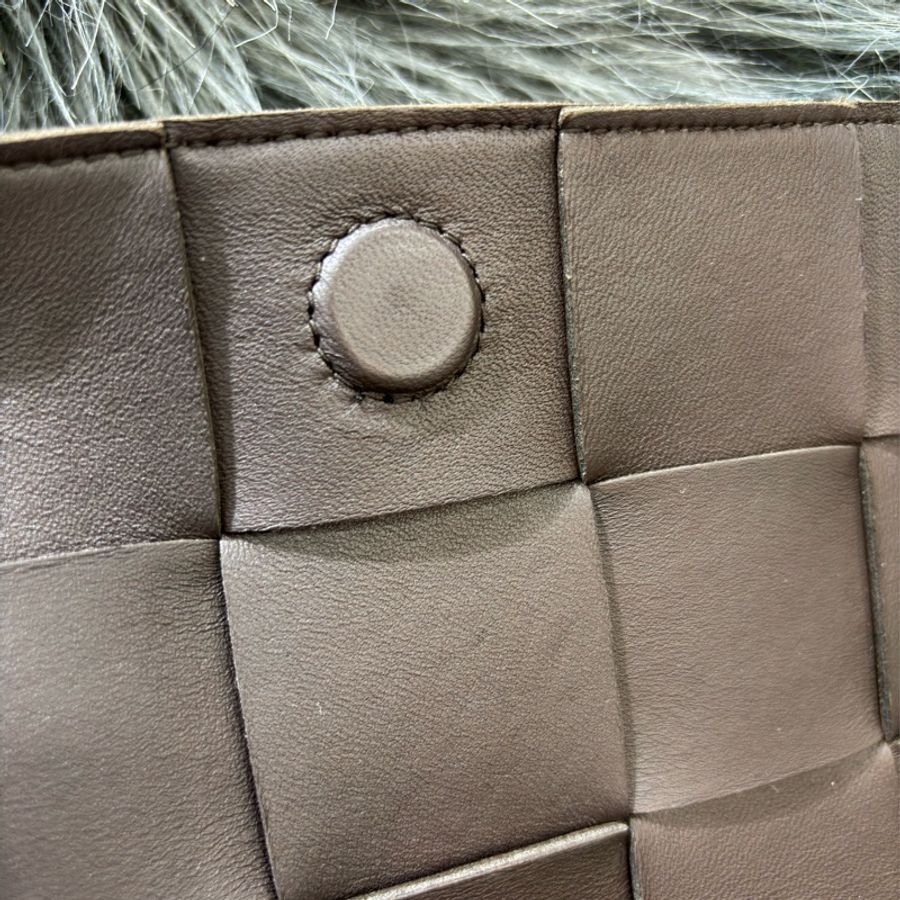 BOTTEGA VENETA BV 578004 3X5 CASSETTE 深棕色羊皮大編織 相機包-23