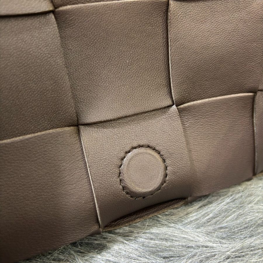 BOTTEGA VENETA BV 578004 3X5 CASSETTE 深棕色羊皮大編織 相機包-24