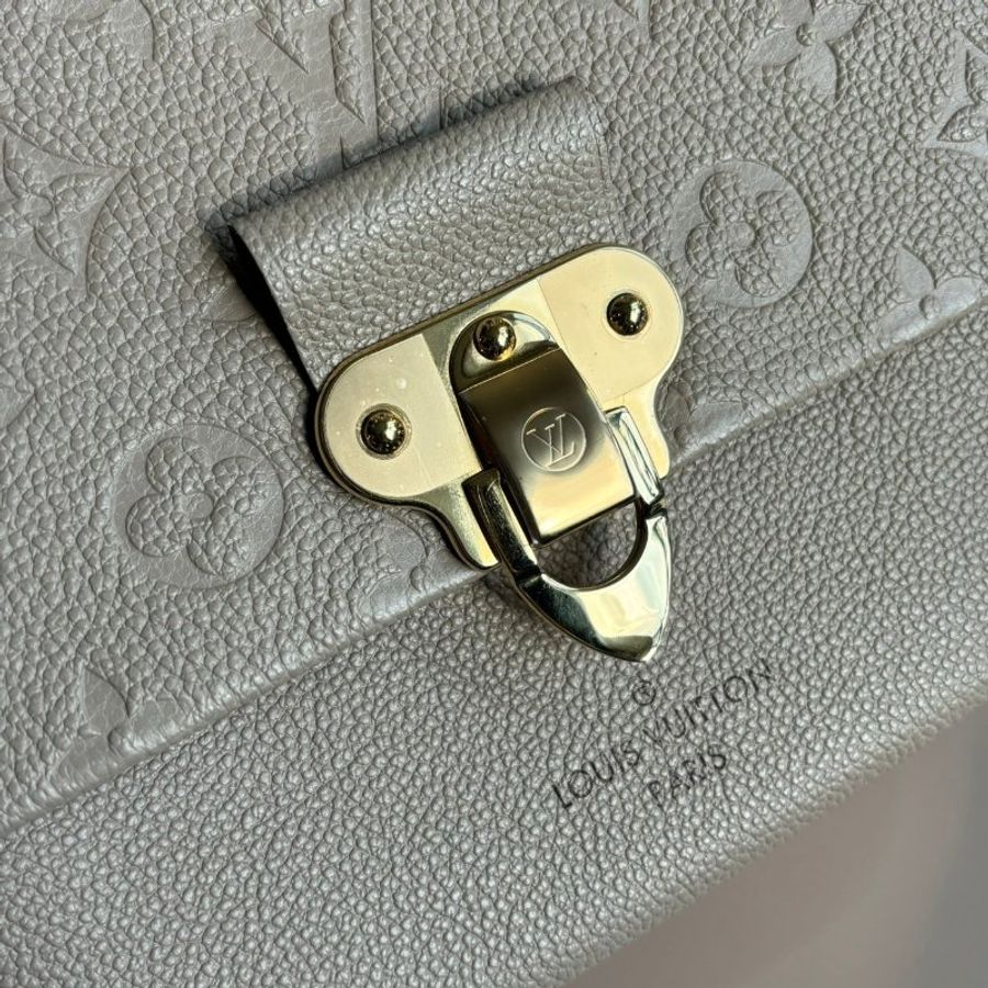::LOUIS VUITTON:: LV M44929 奶茶色壓紋金鍊包 Vavin PM-2