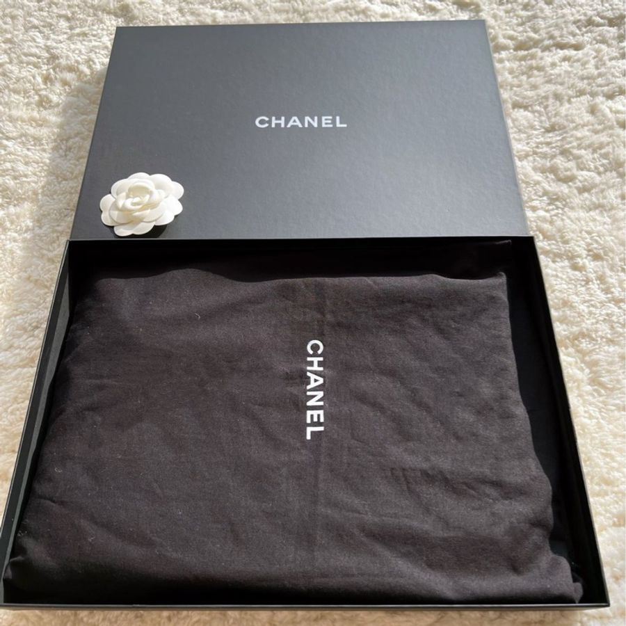 [全新 少見］Chanel 雙色小羊皮山茶花手拿包-4