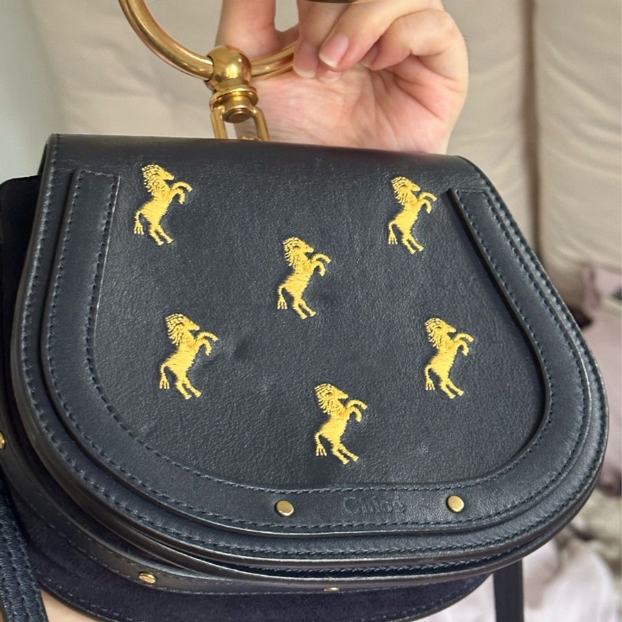 chloe 深藍馬圖騰NILE 小牛皮掀蓋斜背包 側背包-5