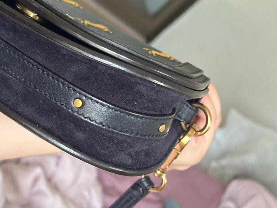 chloe 深藍馬圖騰NILE 小牛皮掀蓋斜背包 側背包-6