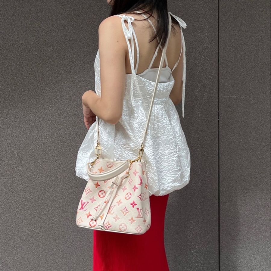 LV 漸變老花logo壓紋now水桶-1
